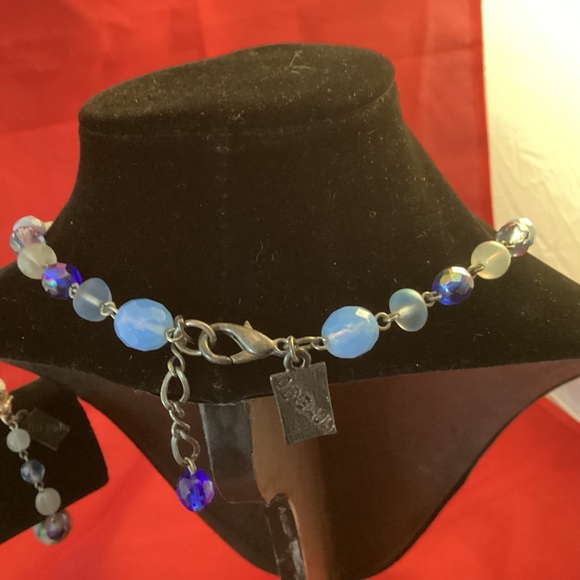 Momento blue and flower painted beaded necklace and bracelet set - Picture 5 of 7